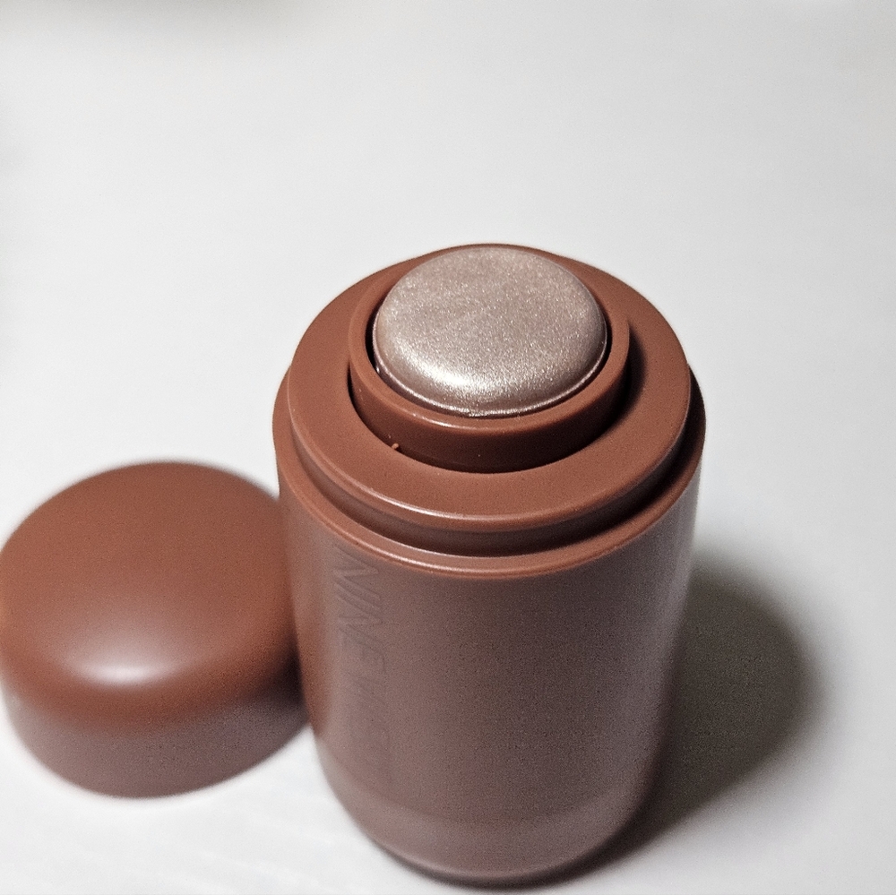 Nine West Highlighter Creamy Shimmer Stick